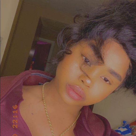 Meet your Posher, Amina - Picture 1 of 1